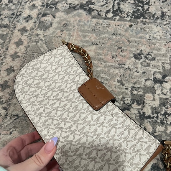 michael kors shoulder purse - Picture 4 of 5